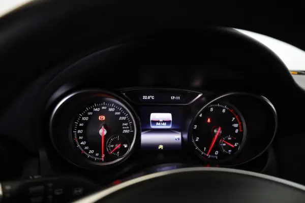 Mercedes-Benz GLA 180 Edition 1 32