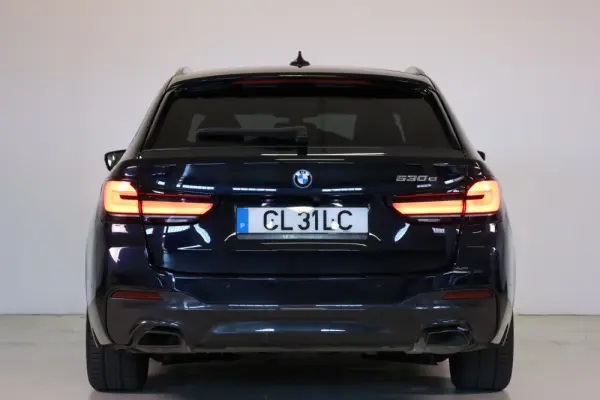 BMW 530 e Pack Desportivo M 18