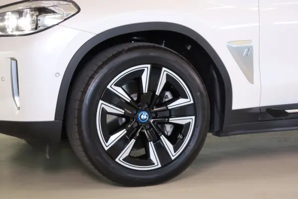 BMW iX3 Inspiring 11