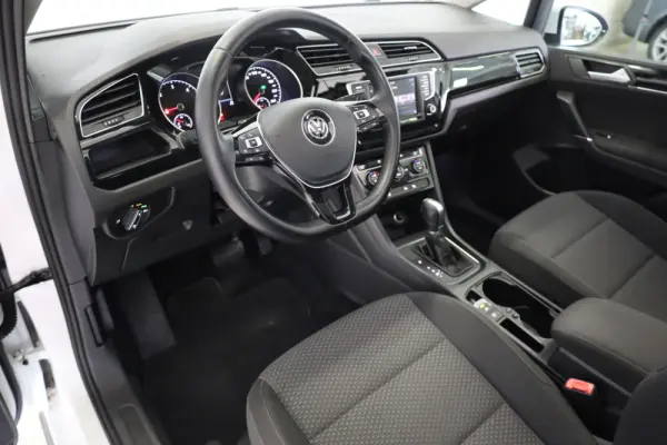 Volkswagen Touran 1.6 TDI R-Line DSG 23