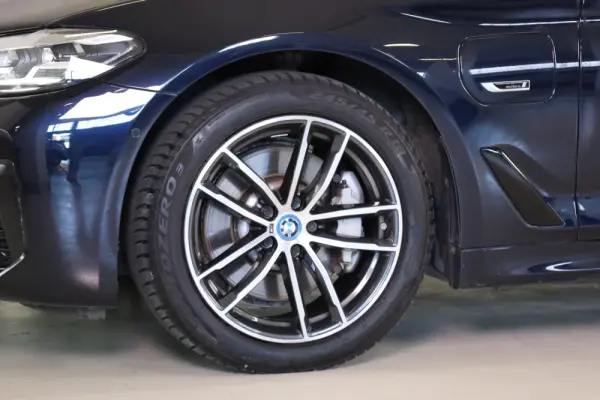 BMW 530 e Pack Desportivo M 14