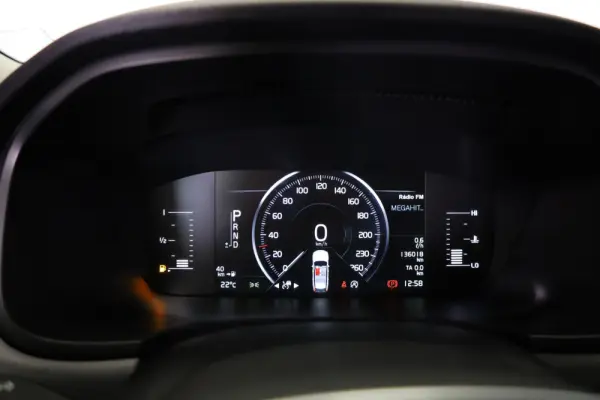 Volvo V90 2.0 D4 Momentum Plus Geartronic 22
