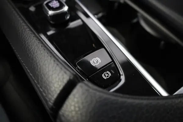 Volvo V90 2.0 D4 Momentum Plus Geartronic 33