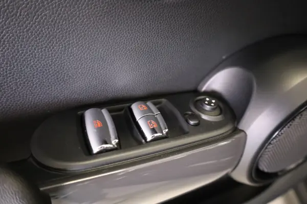 MINI Cabrio One Sport Edition 46