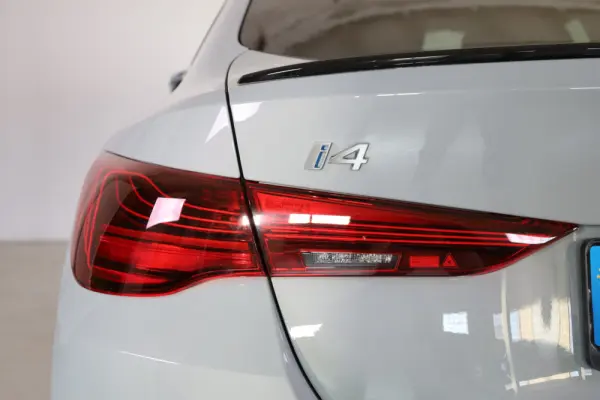 BMW i4 eDrive40 Edição Desportiva M 24