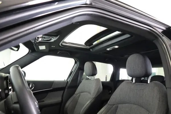 MINI Countryman Cooper SE ALL4 Auto 29