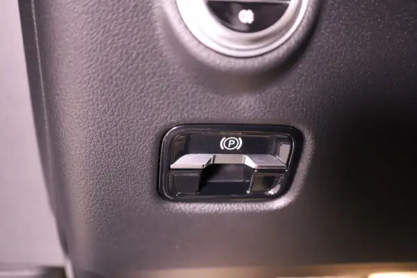 Mercedes-Benz C 300 e T 9G-TRONIC Avantgarde 43