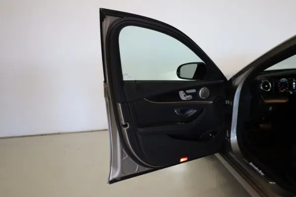 Mercedes-Benz E 300 e AMG Line 19