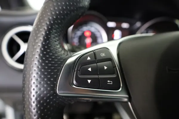 Mercedes-Benz GLA 180 Edition 1 25