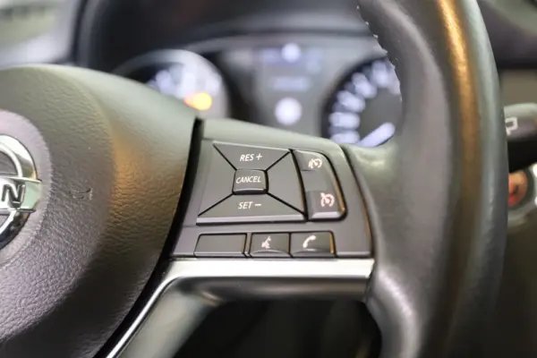 Nissan Qashqai 1.3 DIG-T N-Connecta LED+TT+SKY 35