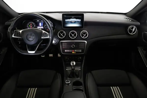 Mercedes-Benz GLA 180 Edition 1 22