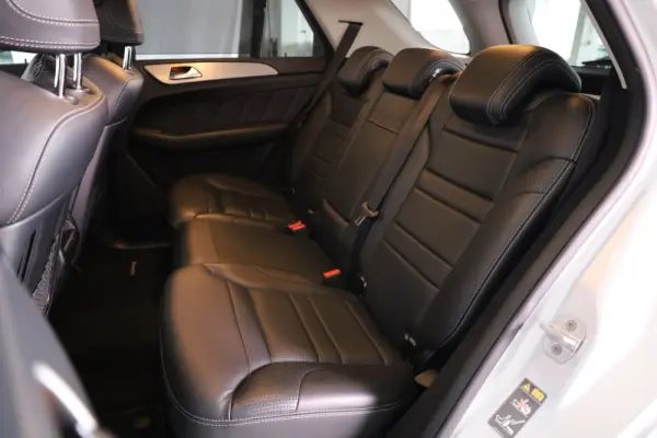 Mercedes-Benz ML 63 AMG 4Matic SpeedshiftFT 7G-TRONIC Performance Package 33
