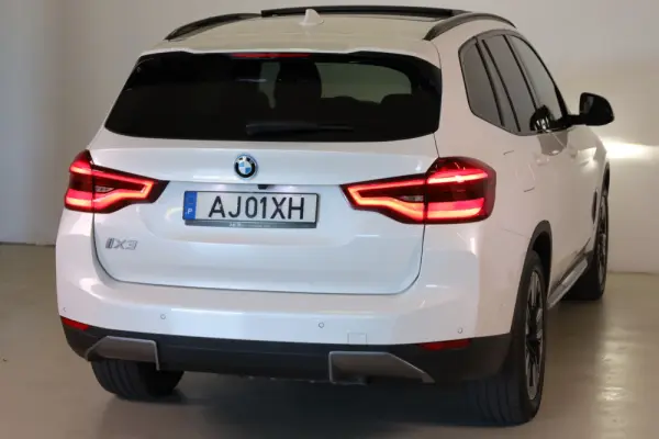 BMW iX3 Inspiring 21