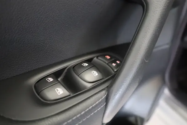 Nissan Qashqai 1.3 DIG-T N-Connecta LED+TT+SKY 38