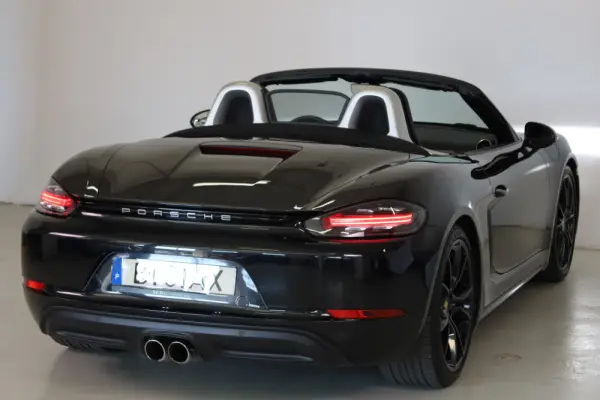 Porsche 718 Boxster 2.5 S 18