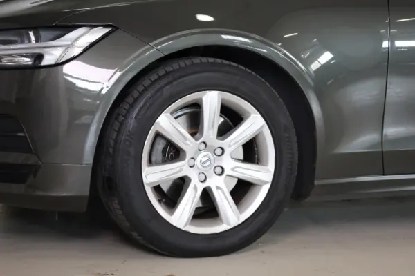Volvo V90 2.0 D4 Momentum Plus Geartronic 13