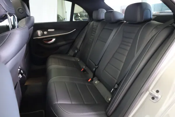 Mercedes-Benz E 300 e AMG Line 34
