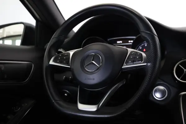 Mercedes-Benz GLA 180 Edition 1 24