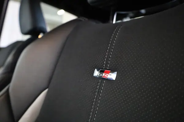 Toyota Yaris 1.5 HSD GR Sport 6