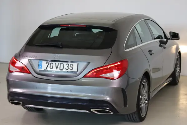 Mercedes-Benz CLA 200 d Shooting Brake AMG Line Aut. 21