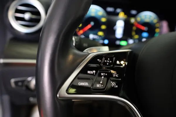 Mercedes-Benz E 300 e AMG Line 53