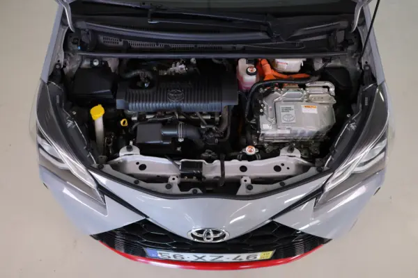 Toyota Yaris 1.5 HSD GR Sport 9