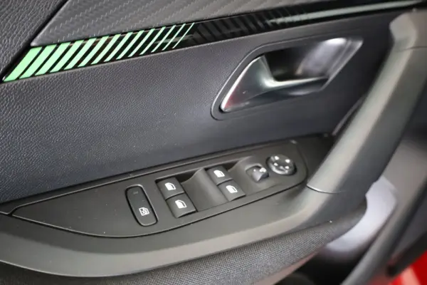 Peugeot 2008 PureTech 100 Style 36
