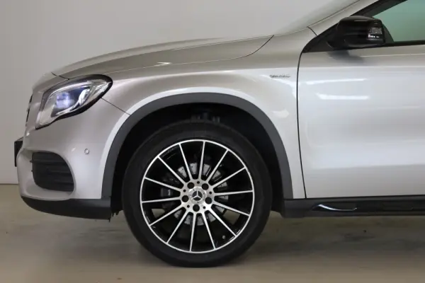 Mercedes-Benz GLA 180 Edition 1 12