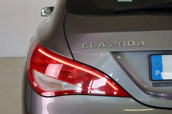 Mercedes-Benz CLA 200 d Shooting Brake AMG Line Aut. 18