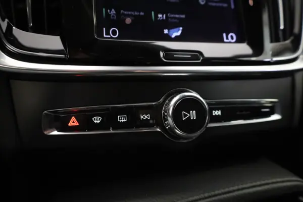 Volvo V90 2.0 D4 Momentum Plus Geartronic 28