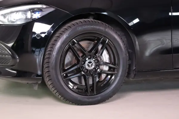 Mercedes-Benz C 300 e T 9G-TRONIC Avantgarde 11