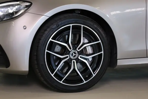 Mercedes-Benz E 300 e AMG Line 13