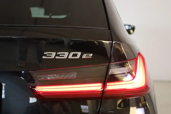 BMW 330 e Pack Desportivo M Auto 21