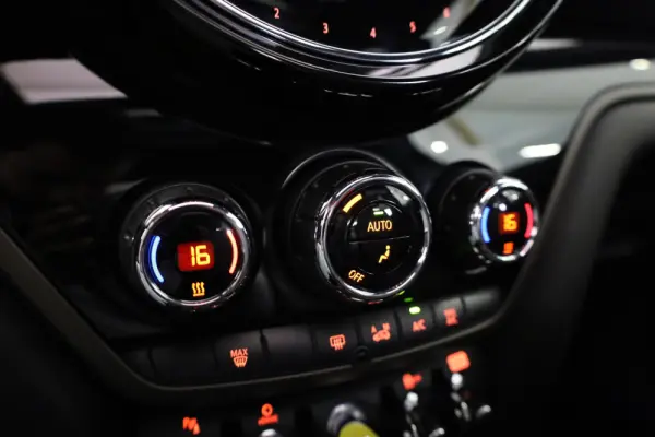 MINI Countryman Cooper SE ALL4 Auto 36
