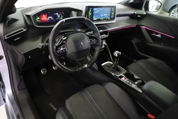 Peugeot 208 1.2 PureTech GT 5