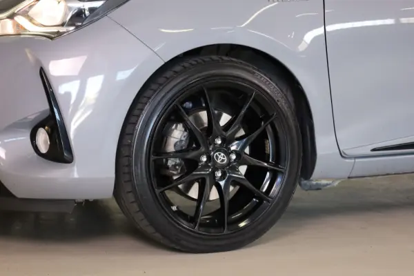 Toyota Yaris 1.5 HSD GR Sport 13