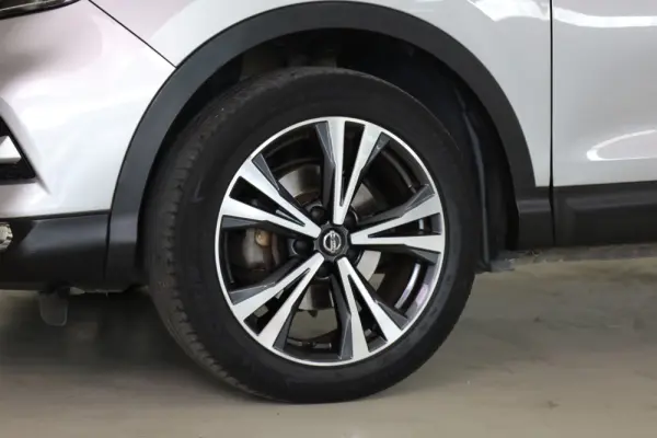 Nissan Qashqai 1.3 DIG-T N-Connecta LED+TT+SKY 13