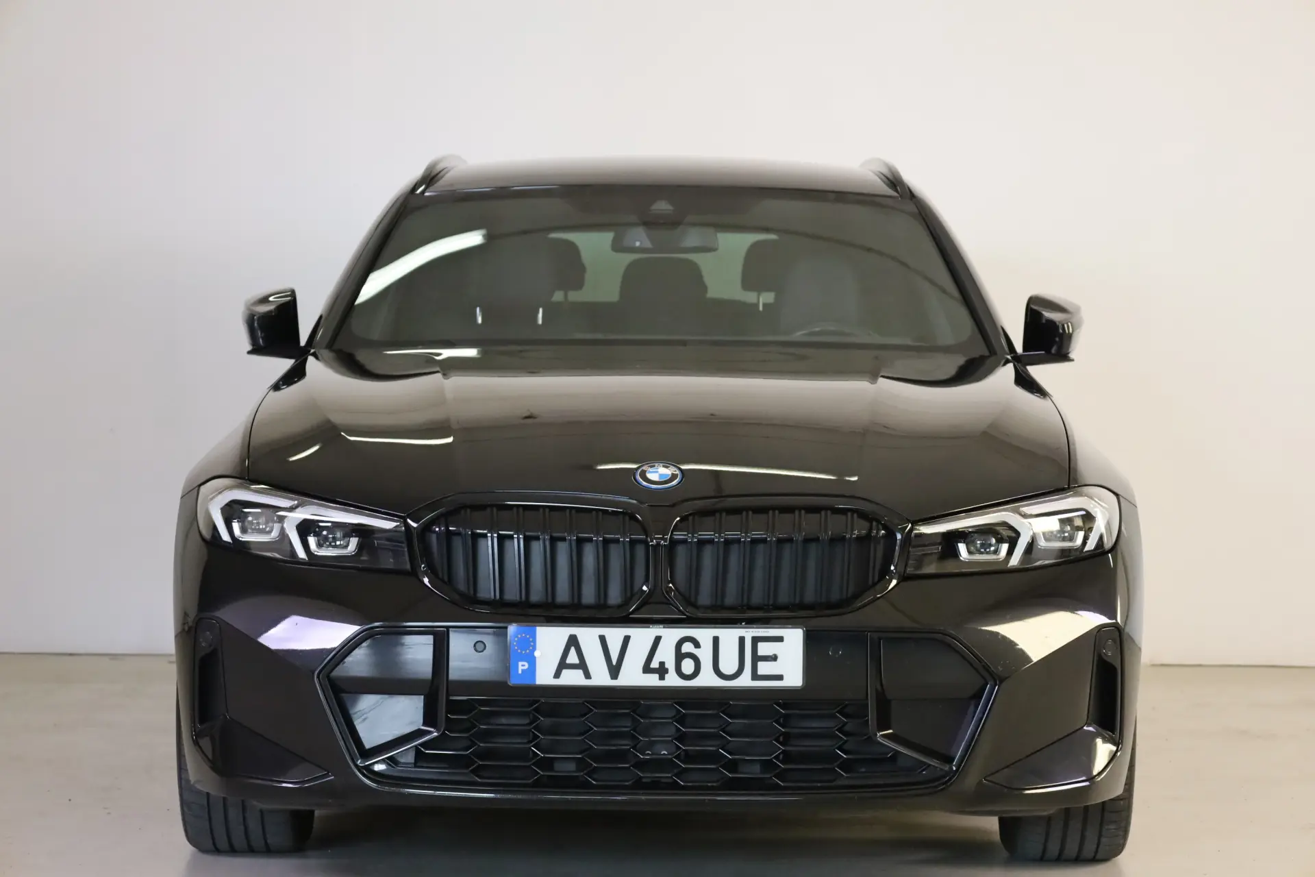 BMW 330 e Pack Desportivo M Auto 2