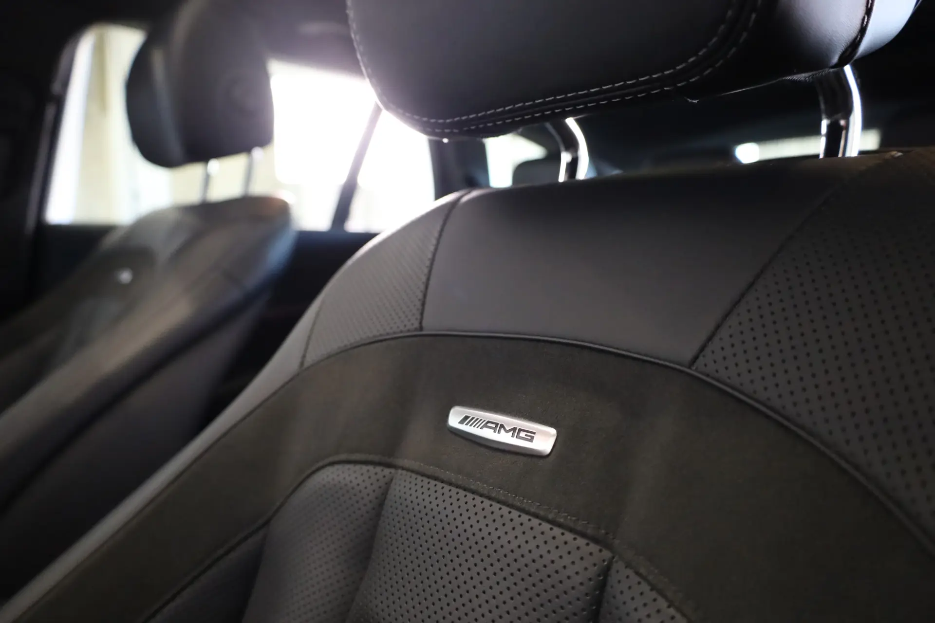 Mercedes-Benz E 53 AMG 4Matic+ 28