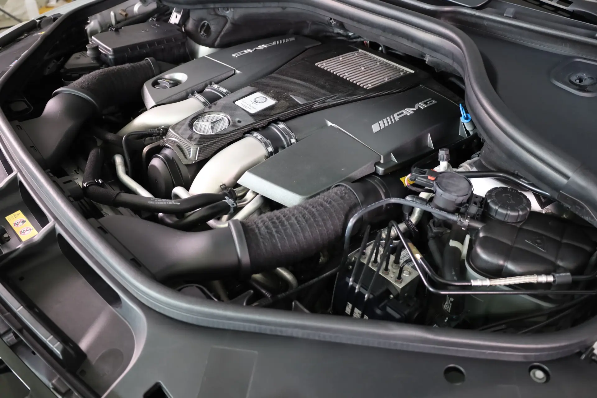 Mercedes-Benz ML 63 AMG 4Matic SpeedshiftFT 7G-TRONIC Performance Package 11