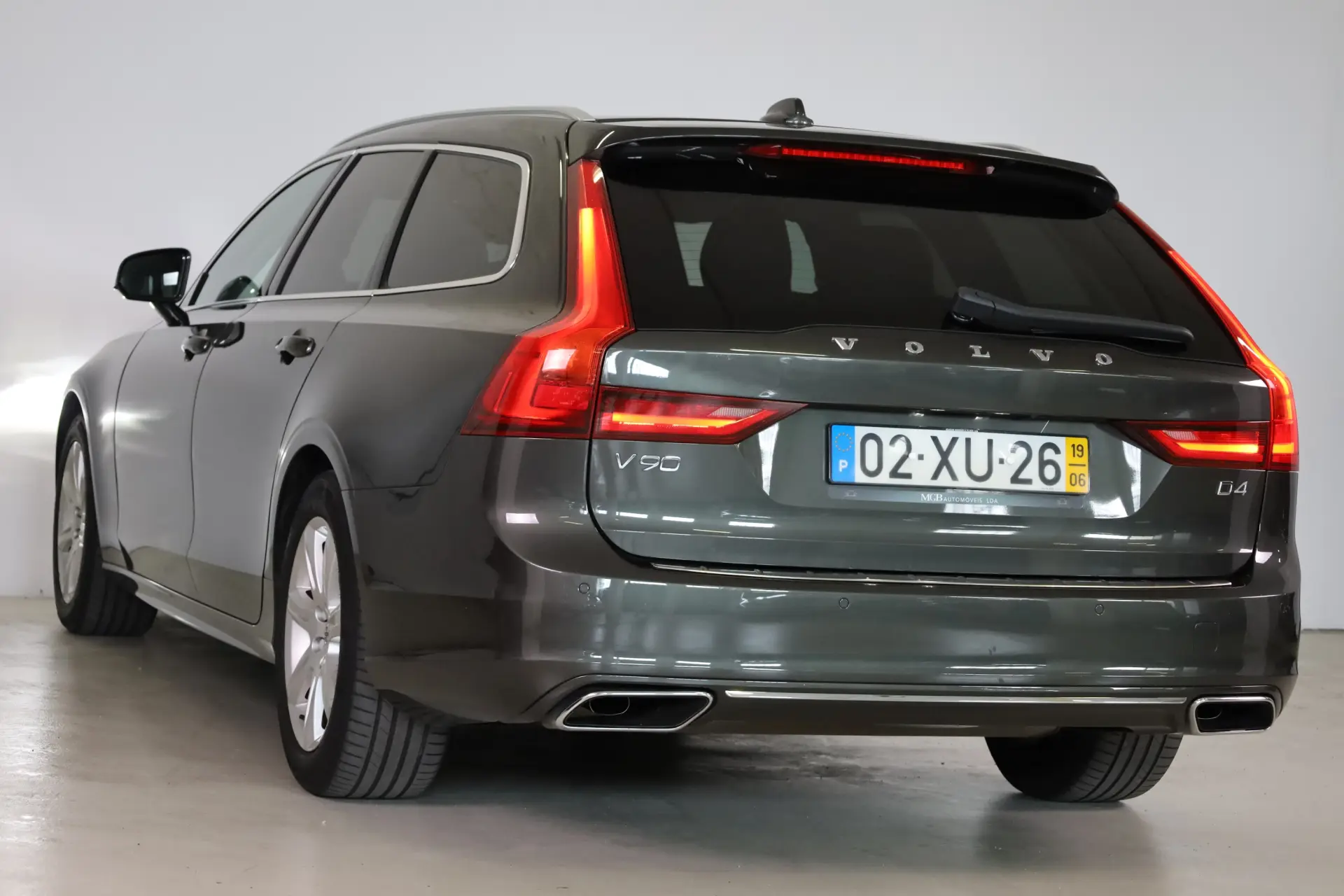 Volvo V90 2.0 D4 Momentum Plus Geartronic 14