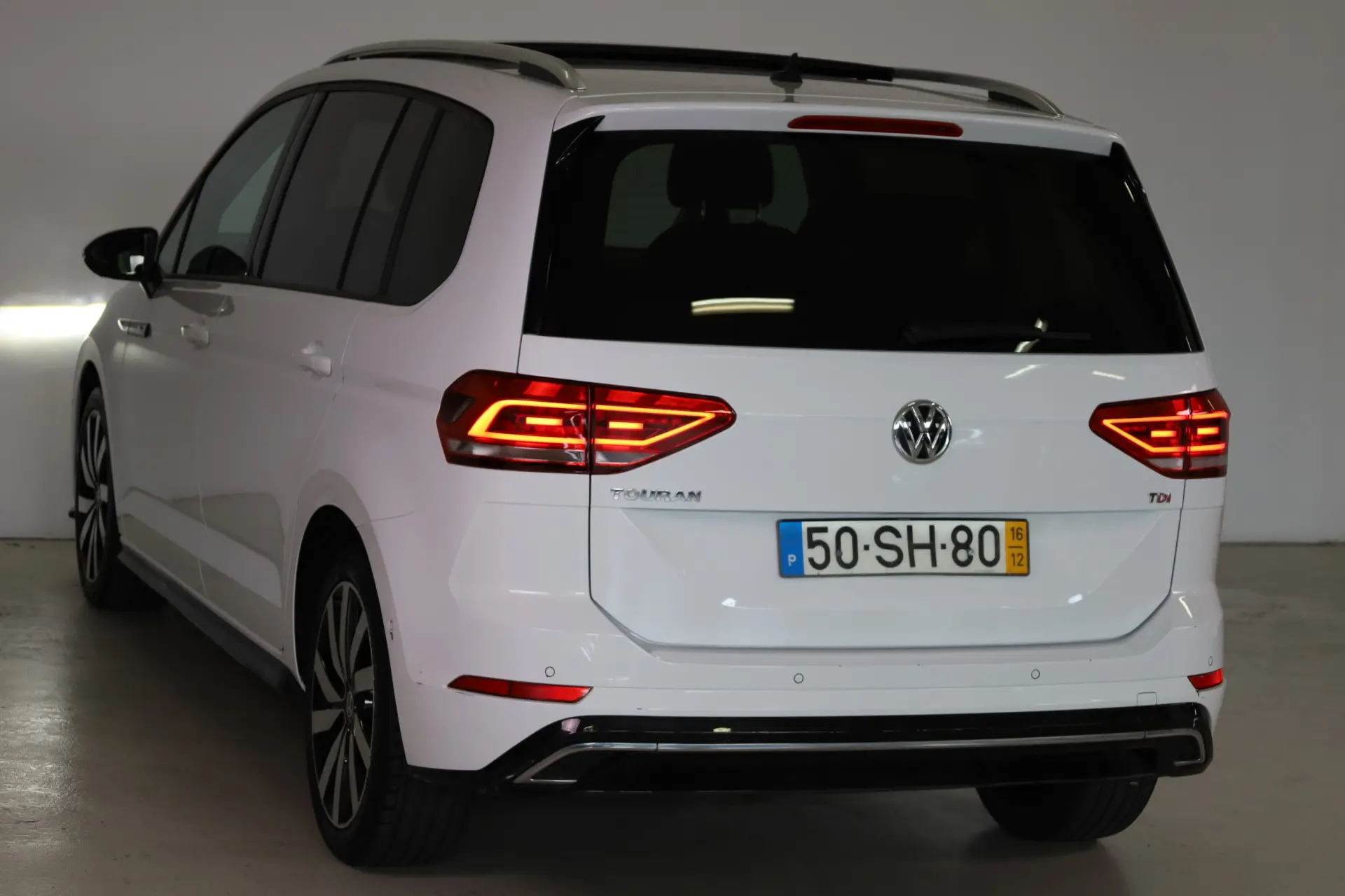 Volkswagen Touran 1.6 TDI R-Line DSG 18