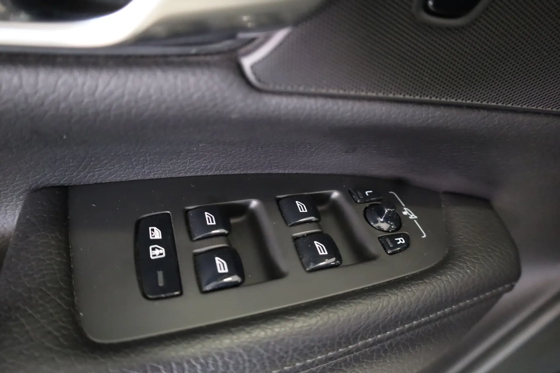 Volvo V90 2.0 D4 Momentum Plus Geartronic 37