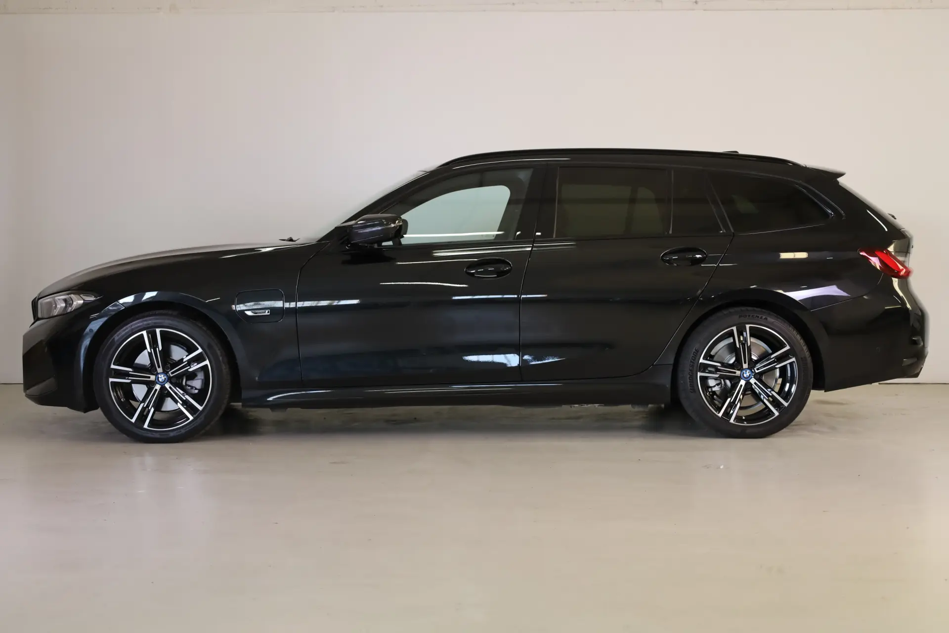 BMW 330 e Pack Desportivo M Auto 4