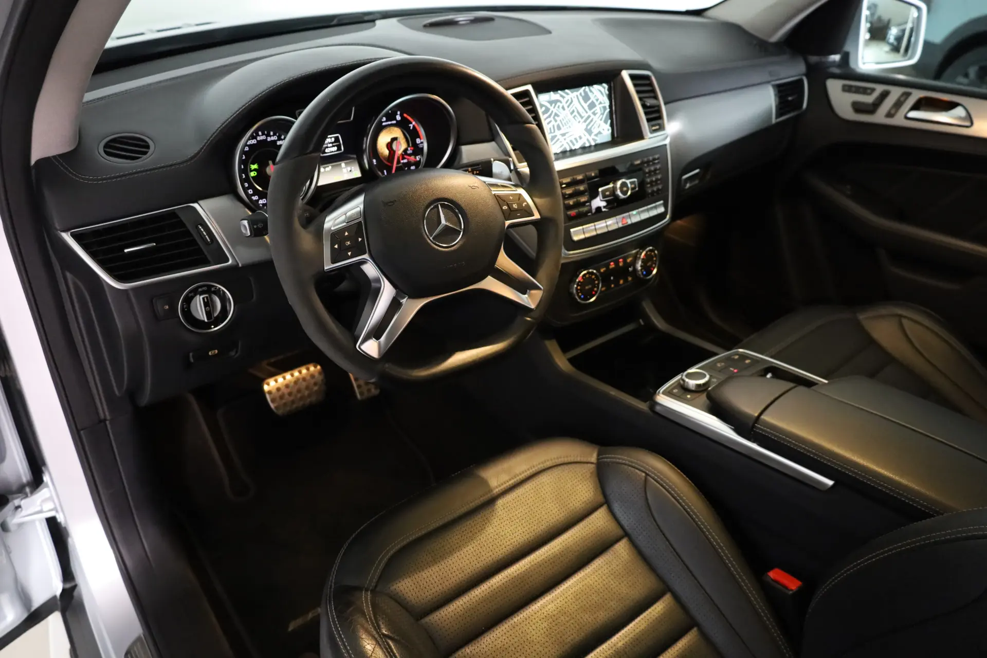 Mercedes-Benz ML 63 AMG 4Matic SpeedshiftFT 7G-TRONIC Performance Package 6
