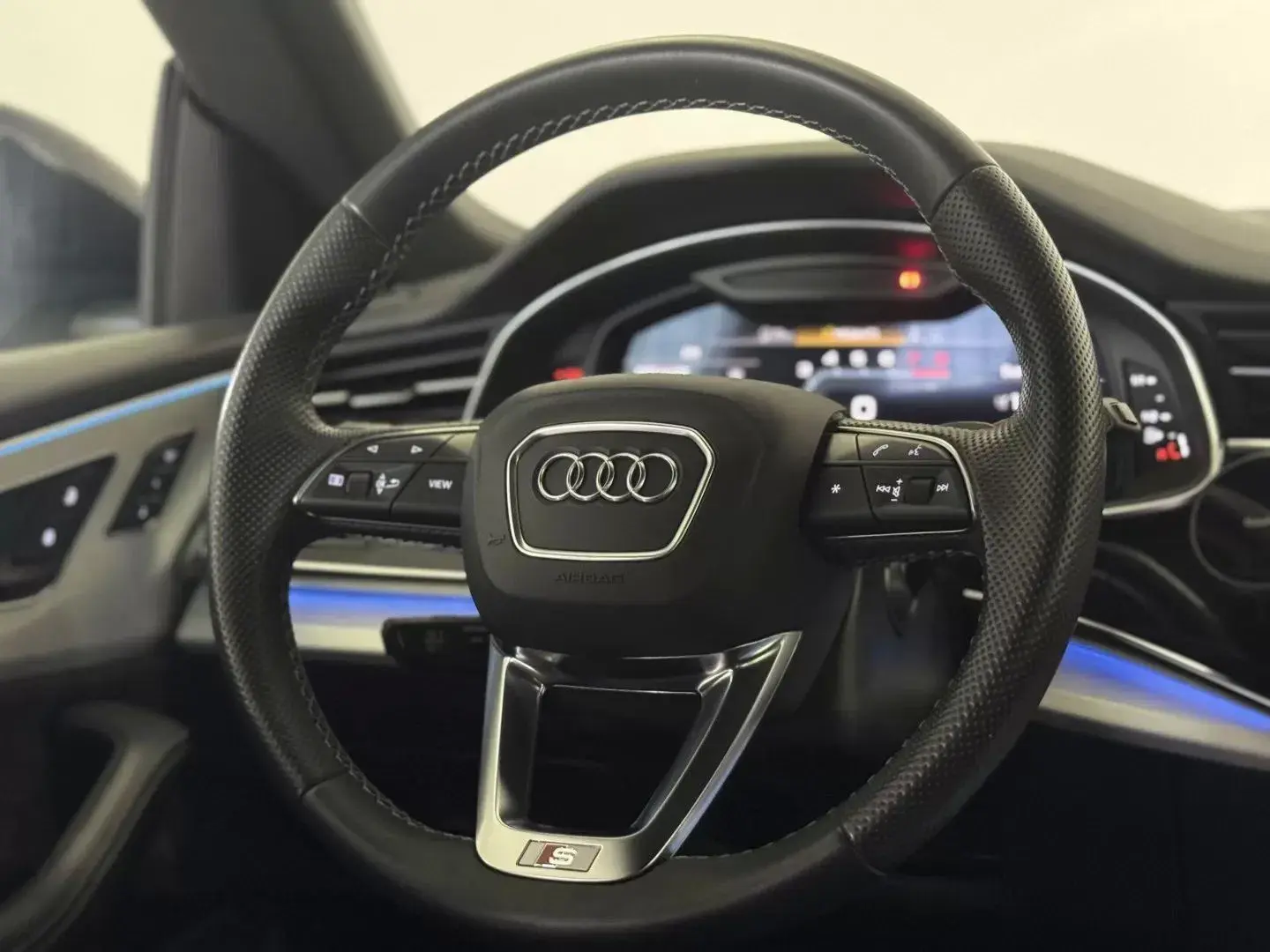 Audi SQ8 TFSI quattro Tiptronic 33