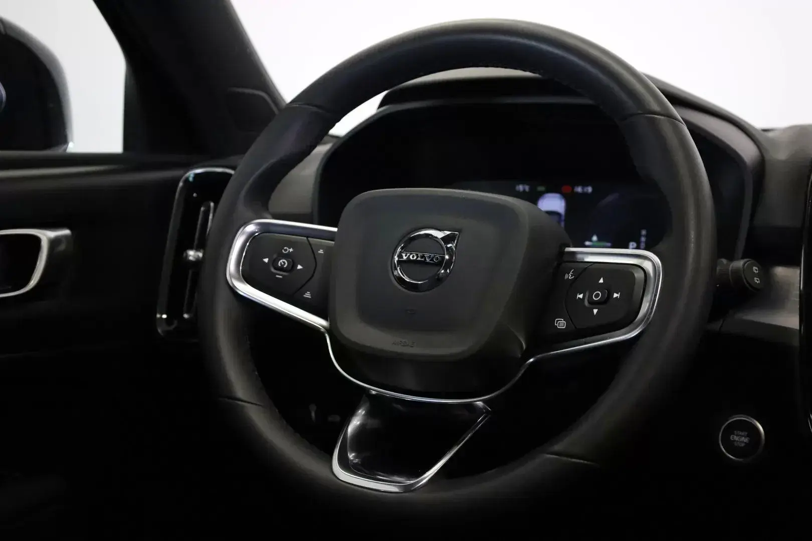 Volvo XC 40 1.5 T5 PHEV Momentum Plus 6