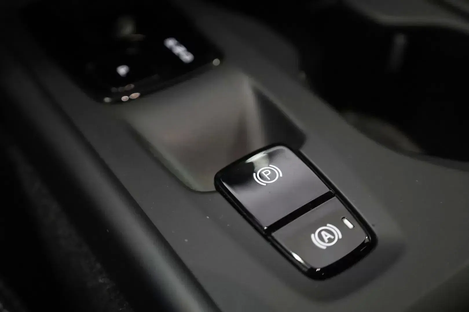 Volvo XC 40 1.5 T5 PHEV Momentum Plus 45