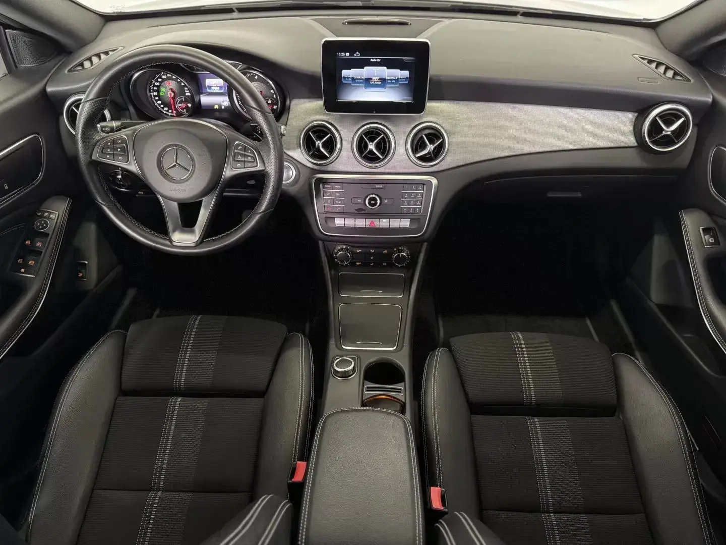 Mercedes-Benz CLA 180 d Urban Aut. 21