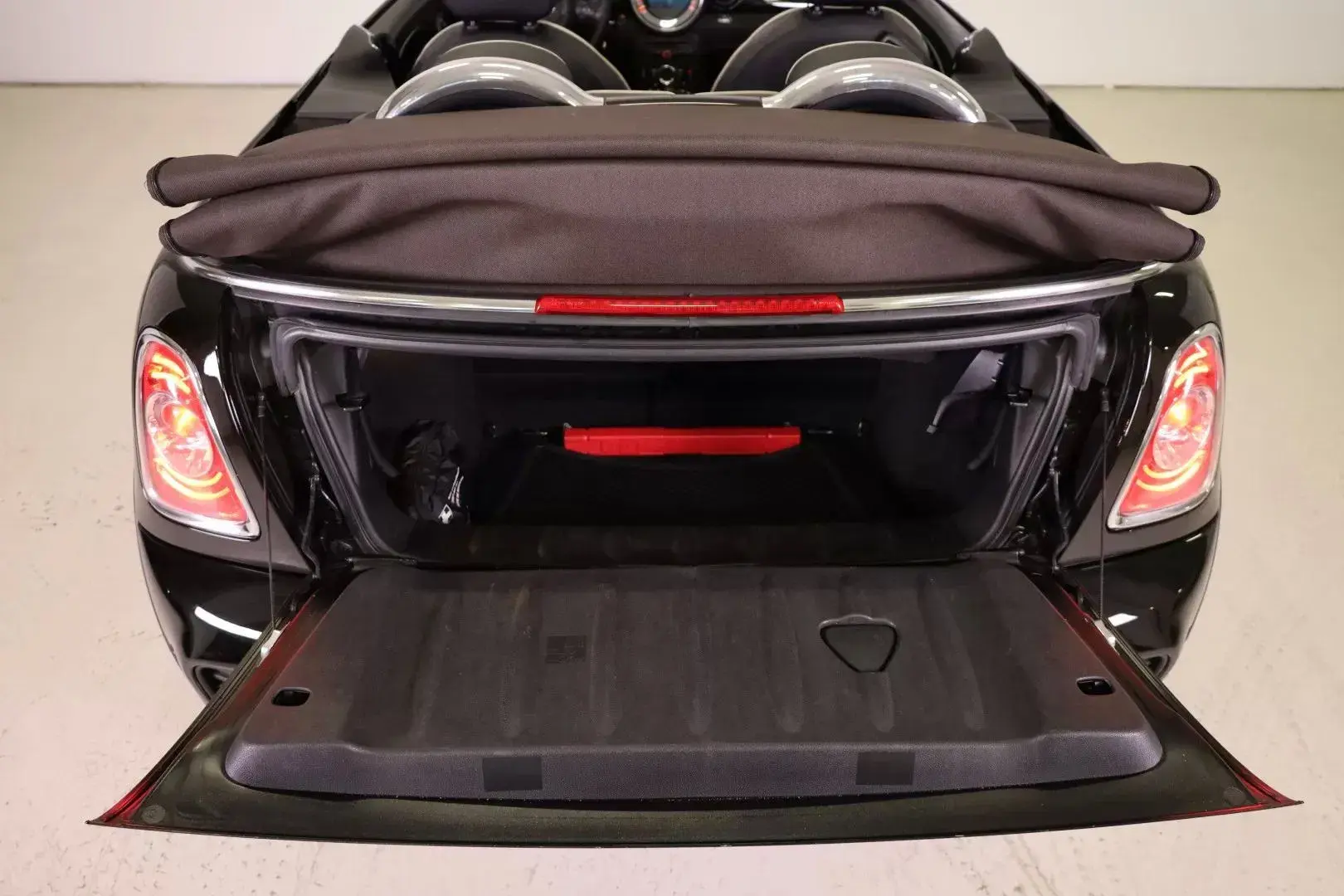 MINI Cabrio John Cooper Works Auto 22